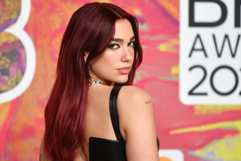 Dua Lipa ‘nxeh rrjetin’, publikon imazhet toples