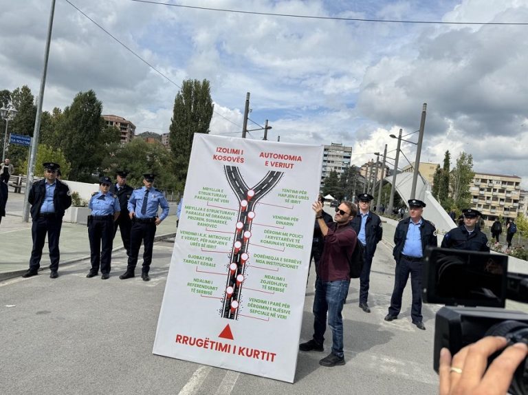 Dy qytetarë i rebelohen Dardan Molliqajt në protestën tek ura e Ibrit