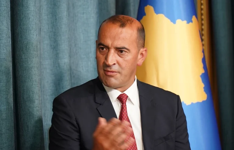 Haradinaj: Qeveria urgjentisht t’iu rritë rrogat ushtarëve, shumica prej tyre kryejnë 2-3 puna për me mbajtë familjen
