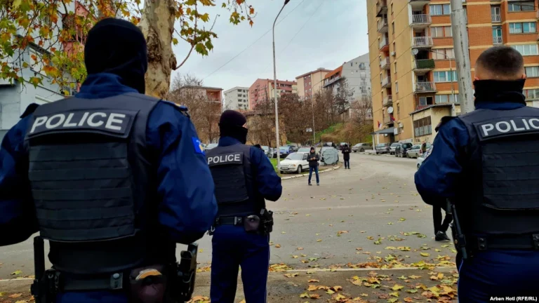 Arrestohen katër serb në veri, ofenduan dhe sulmuan policët