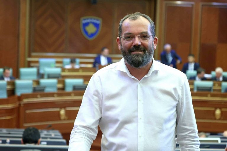 Agusholli tregon nëse do të largohet nga VV-ja