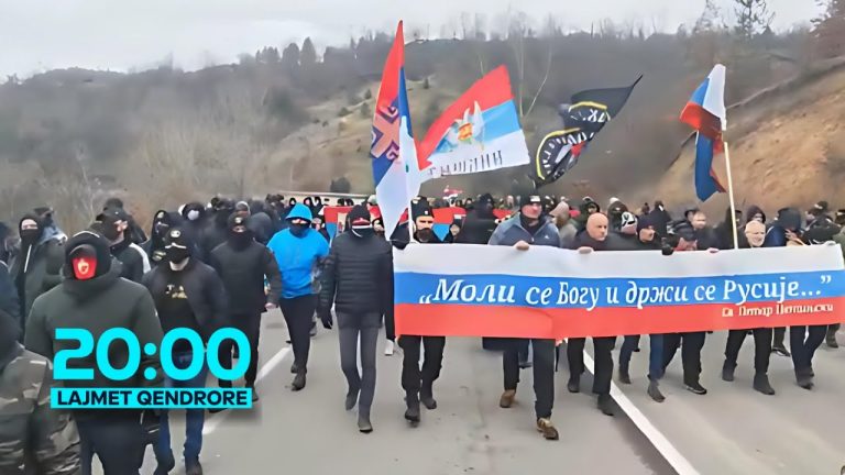 Qindra serb bllokojnë kufirin me Kosovën