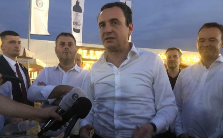 “Sot kemi festë”: Kurti s’ia prish qejfin vetes në “Hardh Fest”, s’i komenton bllokadat e kufijve