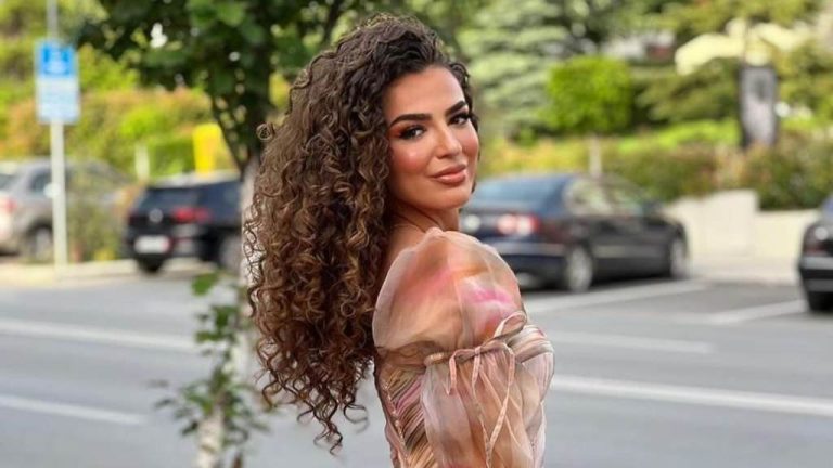 Siç nuk e keni parë asnjëherë/ Partnerja e Mirdonit shfaqet në bikini