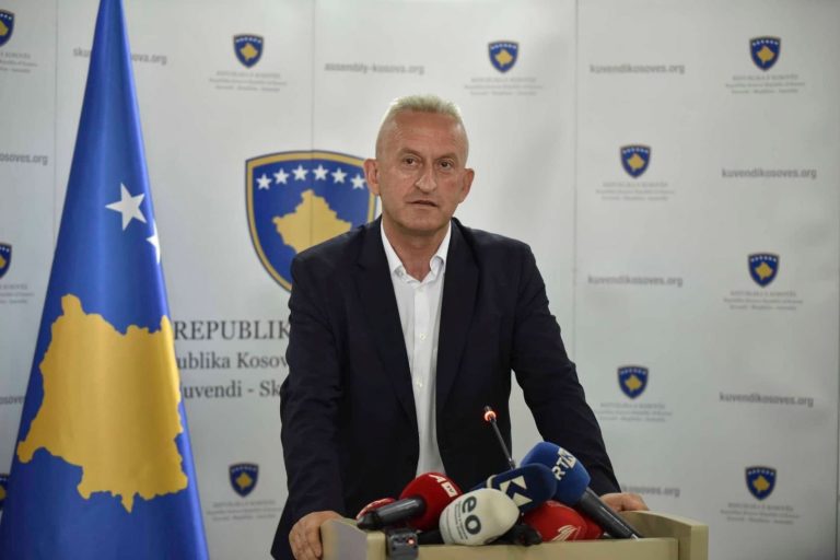 Arrestimi i politikanit serb në veri, deputeti i PDK-së del kundër: Policia të turpërohet…