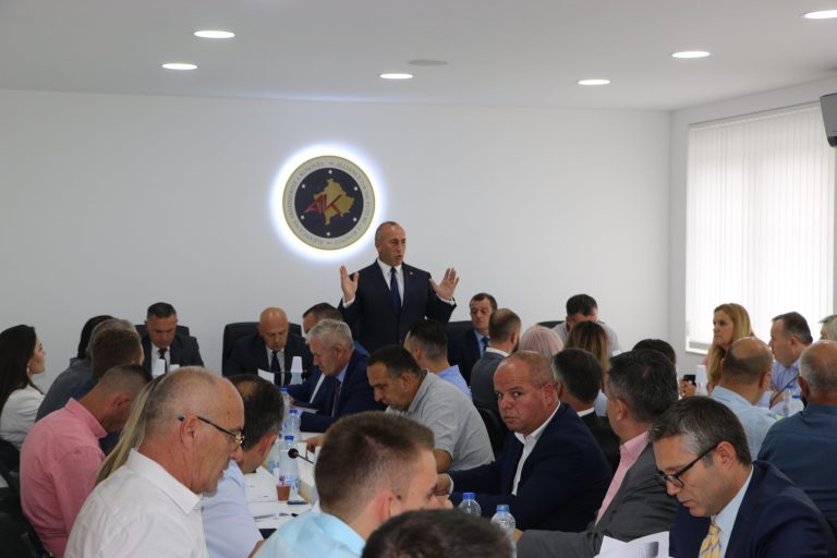 Deputeti i AAK-së që u përfshi në një aksident trafiku, pritet t’i nënshtrohet një operacioni