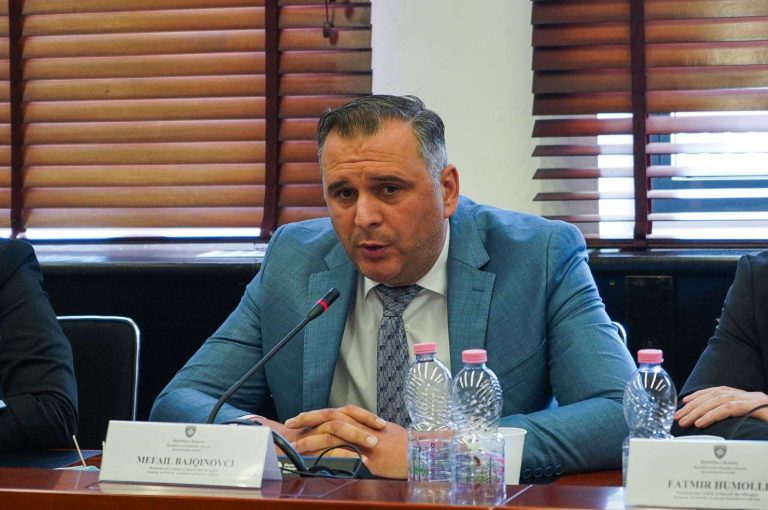 Gazetari serb Bajqinovcit: Ju s’jeni trima, Thaçi ka pasur fuqi më shumë