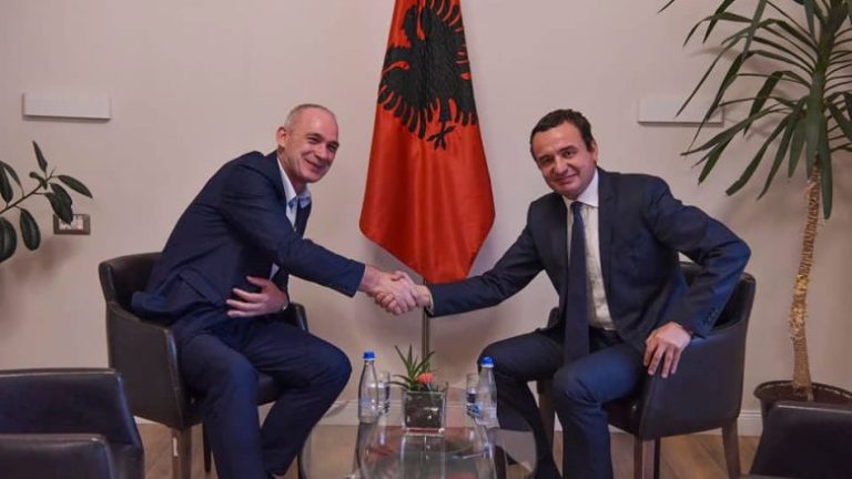 Humolli: Nxënësit e Millosheviqit janë në pushtet, fatkeqësisht VV-ja ka hy në valle