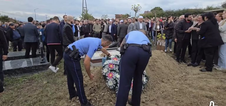 I jepet lamtumira e fundit të riut nga Klina që vdiq pesë ditë pas diplomimit