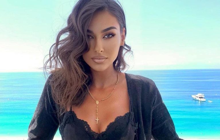 Befason Adrola Dushi, publikon foto pas dushi