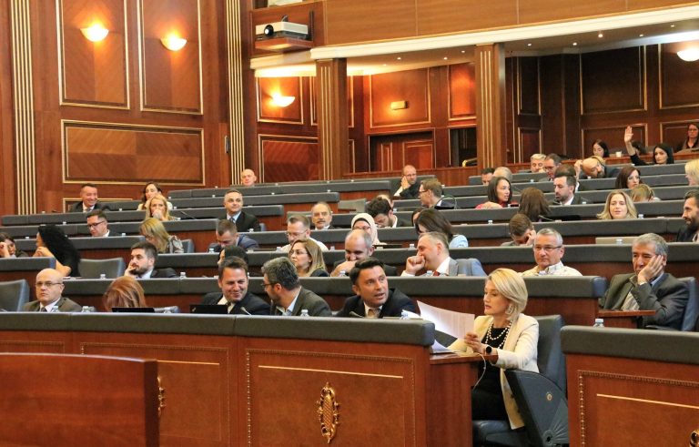 LDK pritet t’i marrë edhe një deputete Vetëvendosjes, marrëveshja është arritur!