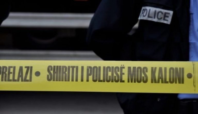 E rëndë: Ishte duke qëndruar në një kafiteri, vdes një i moshuar