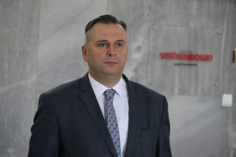 “Trio”/ Bajqinovci takon në Gjermani Vedat Bajramin dhe Edon Zhegrovën