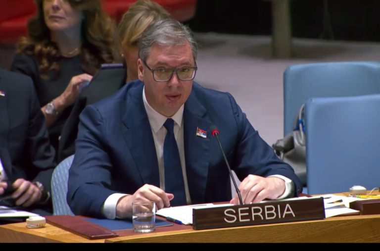 Vuçiqi “në luftë” me perëndimin: Po rrejnë, Serbia s’do luftë në Ballkan