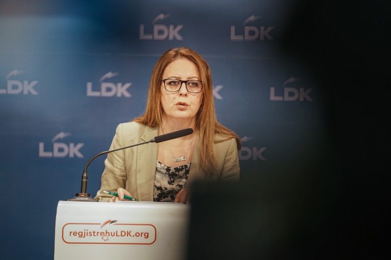 Hykmete Bajrami: Kudo që po shkoj, më ankohen se partia në pushtet i varfëroi dhe i mashtroi