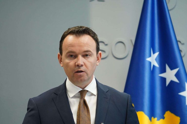 “Të gjithë ju së bashku, dorë për dore…”, Peci i fton në debat ish-ministrat e Bujqësisë