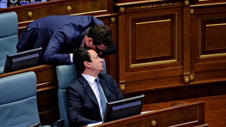 Dështon ekzekutimi i pagave për zyrtarët publikë