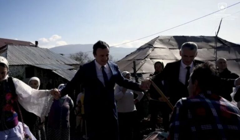 Çfarë e bëri Kurtin të hedh vallen sot? (VIDEO)