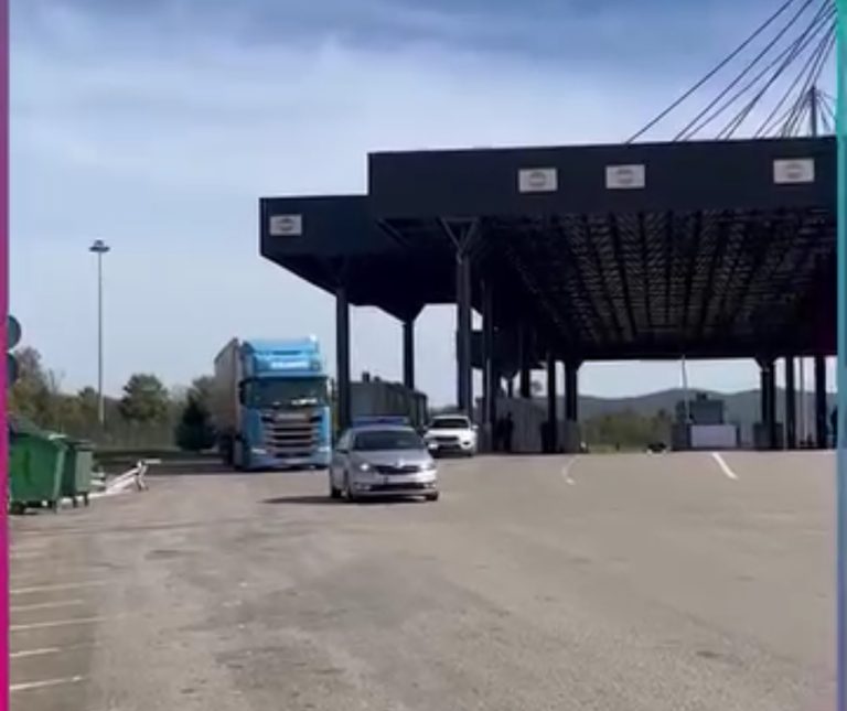 Hyn kamioni i parë me mallra serbe në Merdarë
