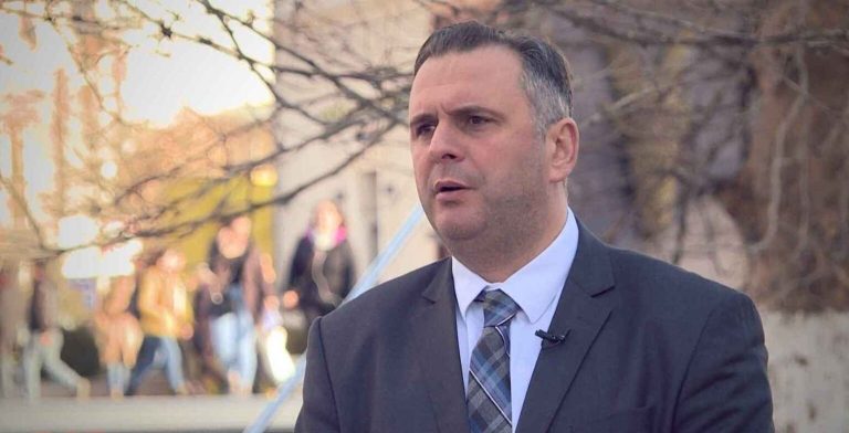 Bajqinovci: Krerët e LDK-së dhe PDK-së po më rivalizojnë me tubime, por s’kanë të pranishëm më shumë se unë