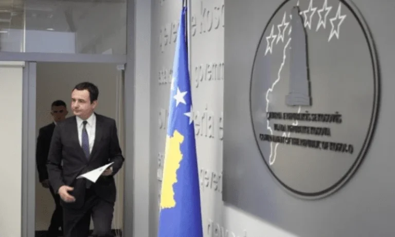 LDK-ja prezanton një aderim, gruan që punon në zyrën e kryeministrit