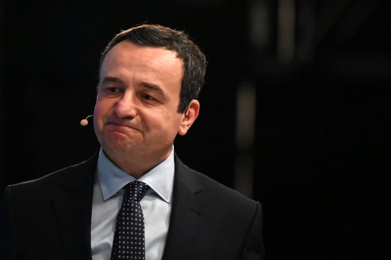 Kurti sërish me lëvdata për qeverisjen e tij: Hera e parë që s’ka pasur protesta me parulla “duam punë”