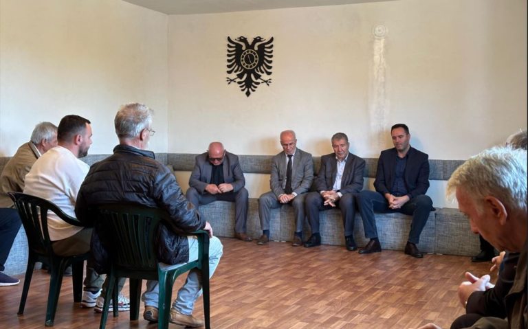 Glauk Konjufca për Jakup Krasniqin: Më ka mbajt afër dhe e kam pas më shumë se mësues