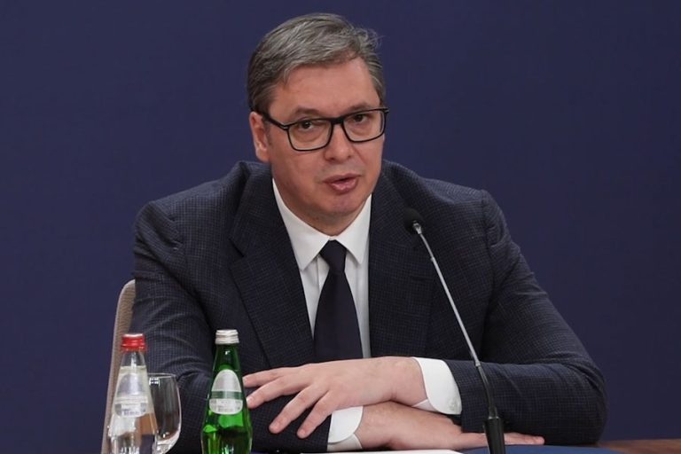 Vuçiq acarohet keq me pyetjet për Kosovën: Mos më provokoni, është territor i Serbisë