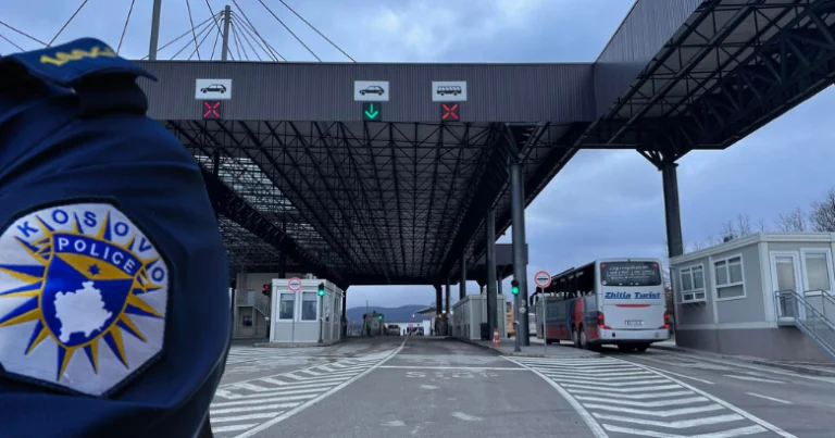 Ekskluzive: Ky është polici i Kosovës që u ndalua nga Serbia në Merdarë