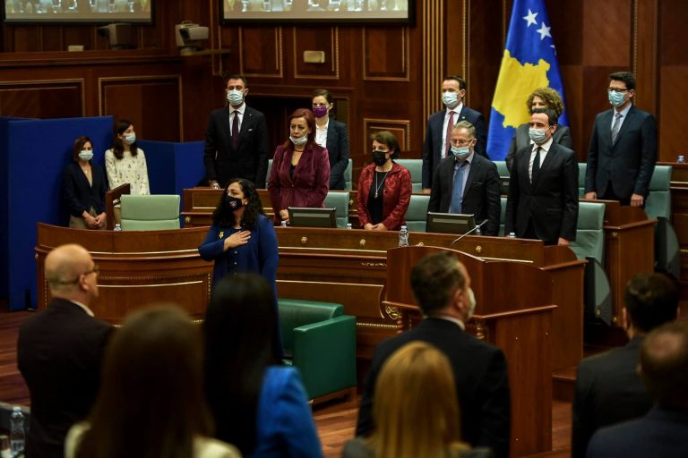 “Më kërkesë të Kurtit Lista Serbe erdhi në seancën për zgjedhjen e presidentes”