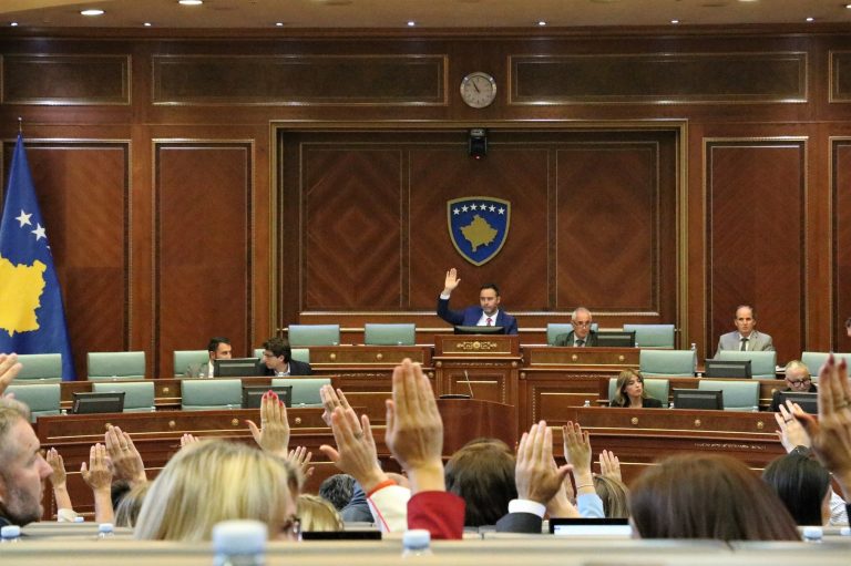 A po e ndryshon PDK qëndrimin për Haxhiun si kryeparlamentare? Ja çfarë u konfirmua sot