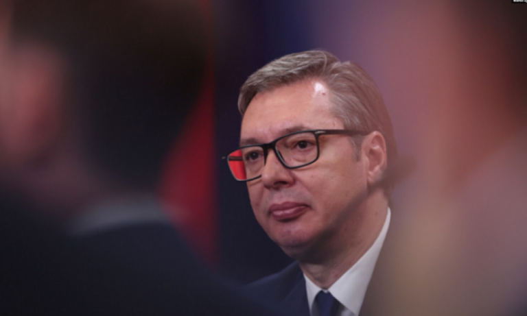 Pasi u “përzu në tokë” nga SHBA, Vuçiqit tani i ndalohet edhe fluturimi për në Moskë nga këto dy shtete