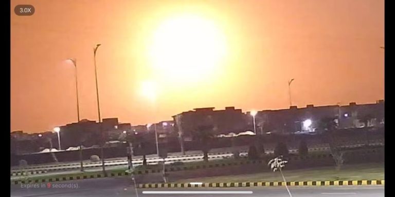 Përshkallëzim i rrezikshëm mes Indisë dhe Pakistanit – Sulme, viktima dhe kërcënime për hakmarrje