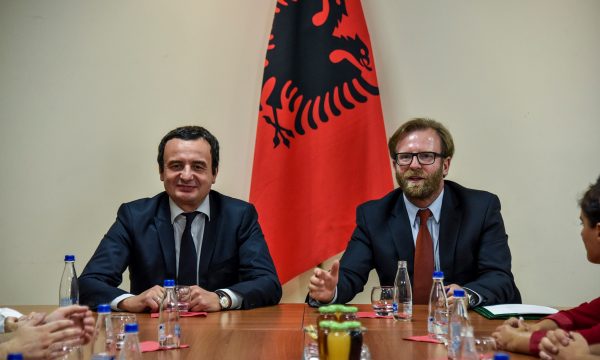 Dikur “Vetëvendosje ishte opsioni i vetëm” – Tani Haki Abazi e akuzon Kurtin për bllokim dhe ego personale