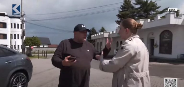 Ndodh edhe kjo në mes të emisionit: Sulmohet gazetarja e Klan Kosovës që po raportonte LIVE