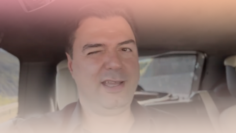 “Ooo Rameee!” – Basha bëhet horë në zgjedhje, partia e tij mbërrin në Kuvend… me biçikletë!