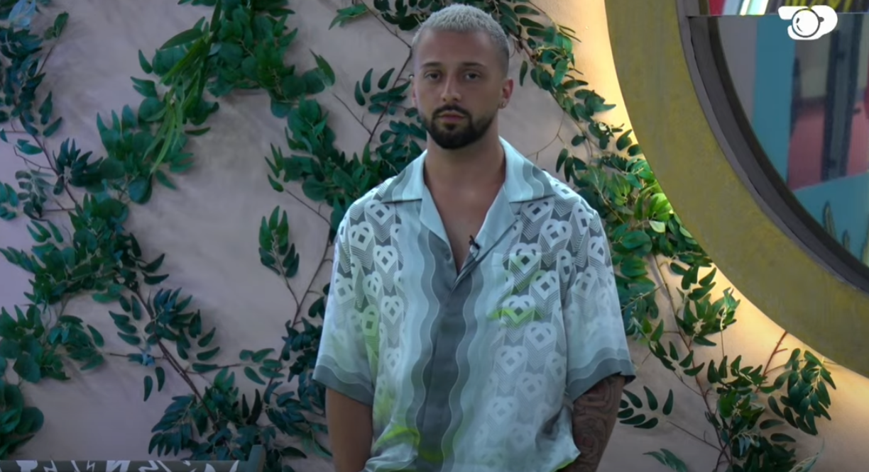 Gjesti dërgon një foto surprizë në grupin e fansave – Detajet që ngrenë pikëpyetje për Eglin