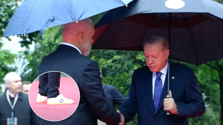 Momente jo të zakonshme nga Samiti i Tiranës, çfarë ndodhi mes Erdogani’t dhe Ramës