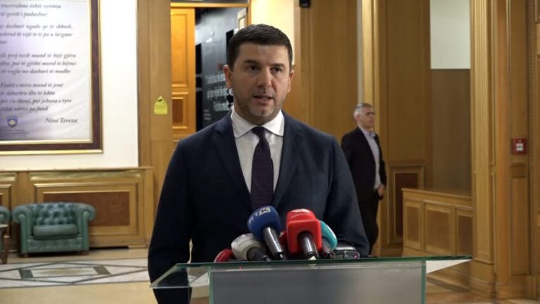 Krasniqi: Ndodhi një zhvillimi papranueshëm, deputetët e VV-së kërkuan që …