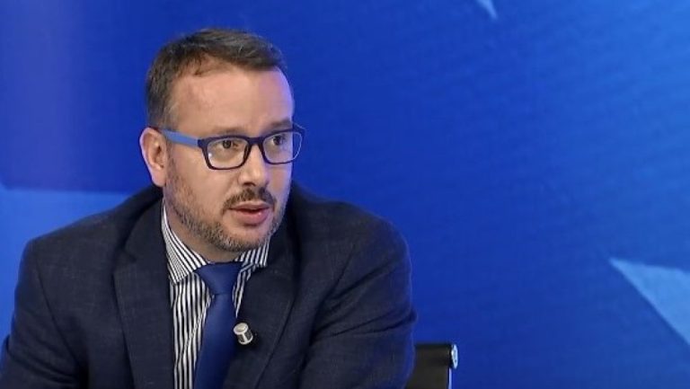 “Nga bashkimi kombëtar te interesat në Greqi”, akuzat e Kajtazit për Kurtin