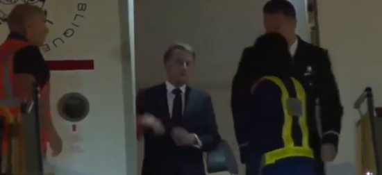 Shuplaka e papritur – Zonja e Parë e Francës godet Macron/Pamje