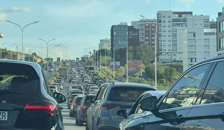 Këto janë rrugët që do të bllokohen pas pak në Prishtinë – shkak protesta e bizneseve