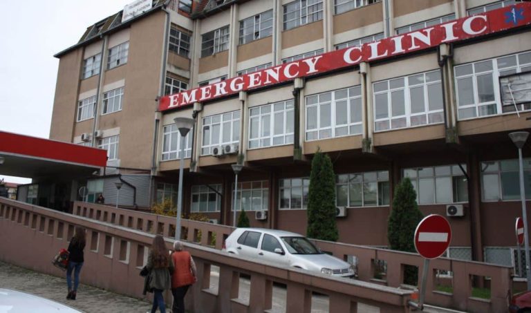 E reja që ra nga kati i katërt, flasin nga QKUK-ja – Kjo është gjendja e saj