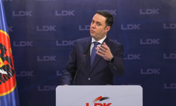 “Paradite akuza për bashkëpunim me Listën Serbe, pasdite letër për bashkëpunim”, Abixhiku për Kurtin: Me mua s’i funksionon