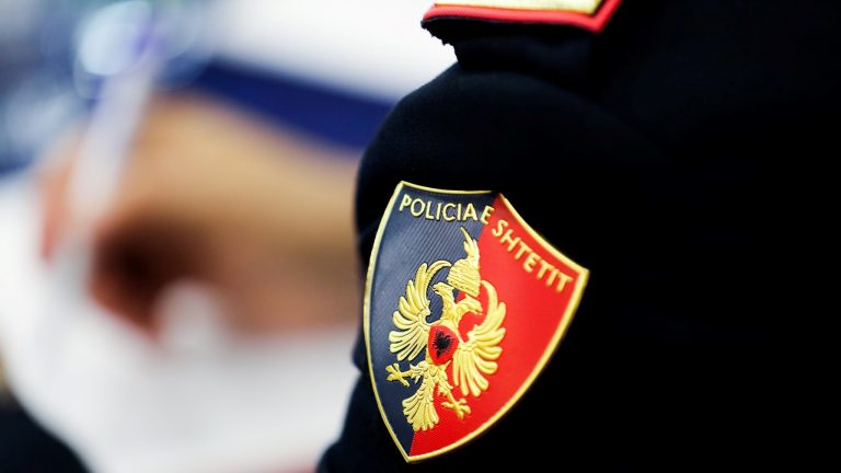 E rëndë në Shqipëri: Një i ri dyshohet se u vetëvar në oborrin e shtëpisë