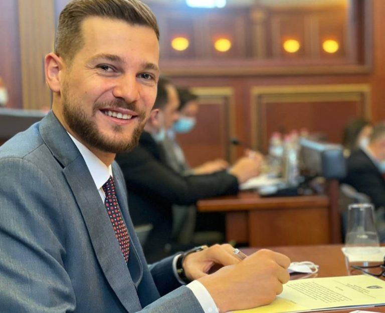 Agon Batusha, kandidat për kryetar të Gjakovës nga Vetëvendosje