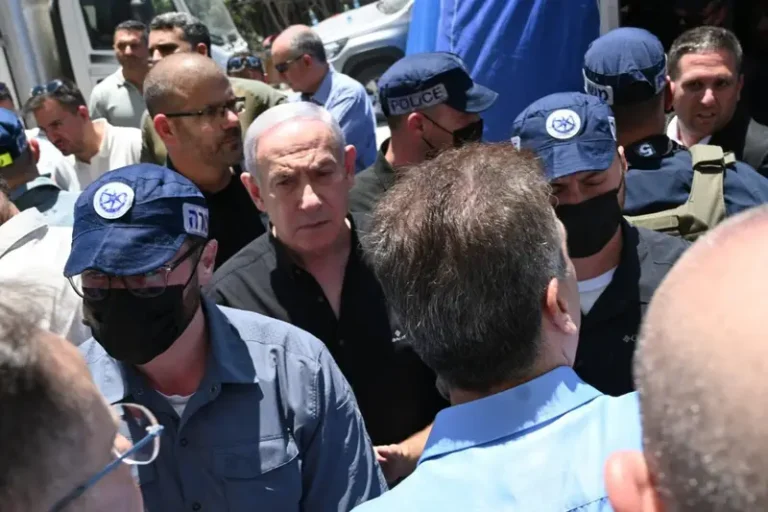 “U arratis në Greqi”, Netanyahu kapet duke dalë nga bunkeri