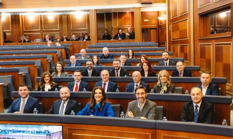 PDK s’përjashton bashkëqeverisjen – Deputeti i partisë: Të kërkojmë mundësi nga Kurti