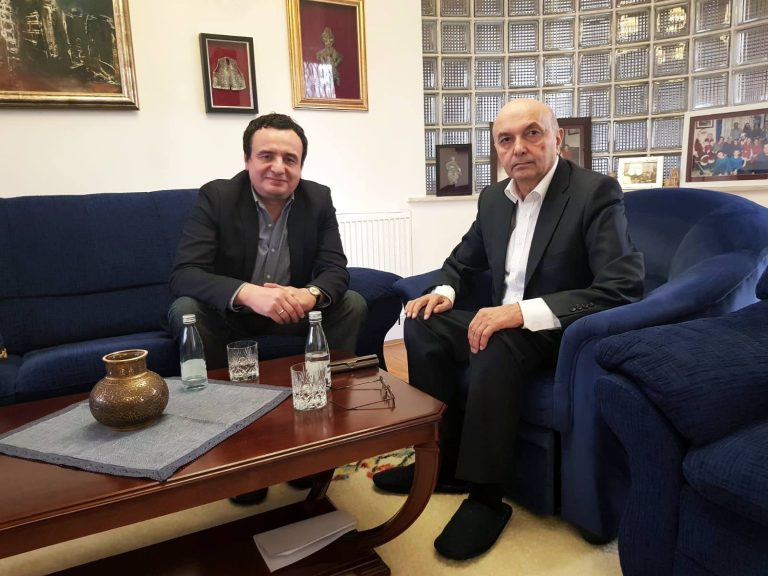 Mustafa “godet” keq Kurtin: Bllokuesit s’kanë investuar në pavarësinë e Kosovës, zgjedhjet e vetmja zgjidhje