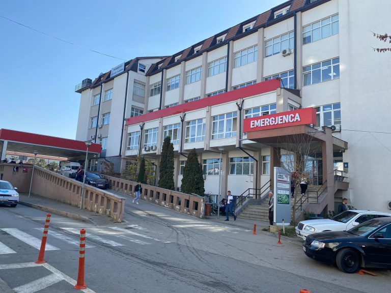 Vdes në QKUK foshnja 9 muajshe